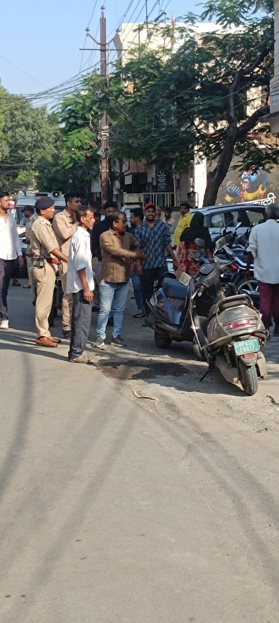 रतलाम शहर की यातायात पुलिस के द्वारा एक दिवस एक रोड अभियान के तहत आज चाँदनी चौक से बाजना बस स्टेण्ड रोड का यातायात  दुरुस्त