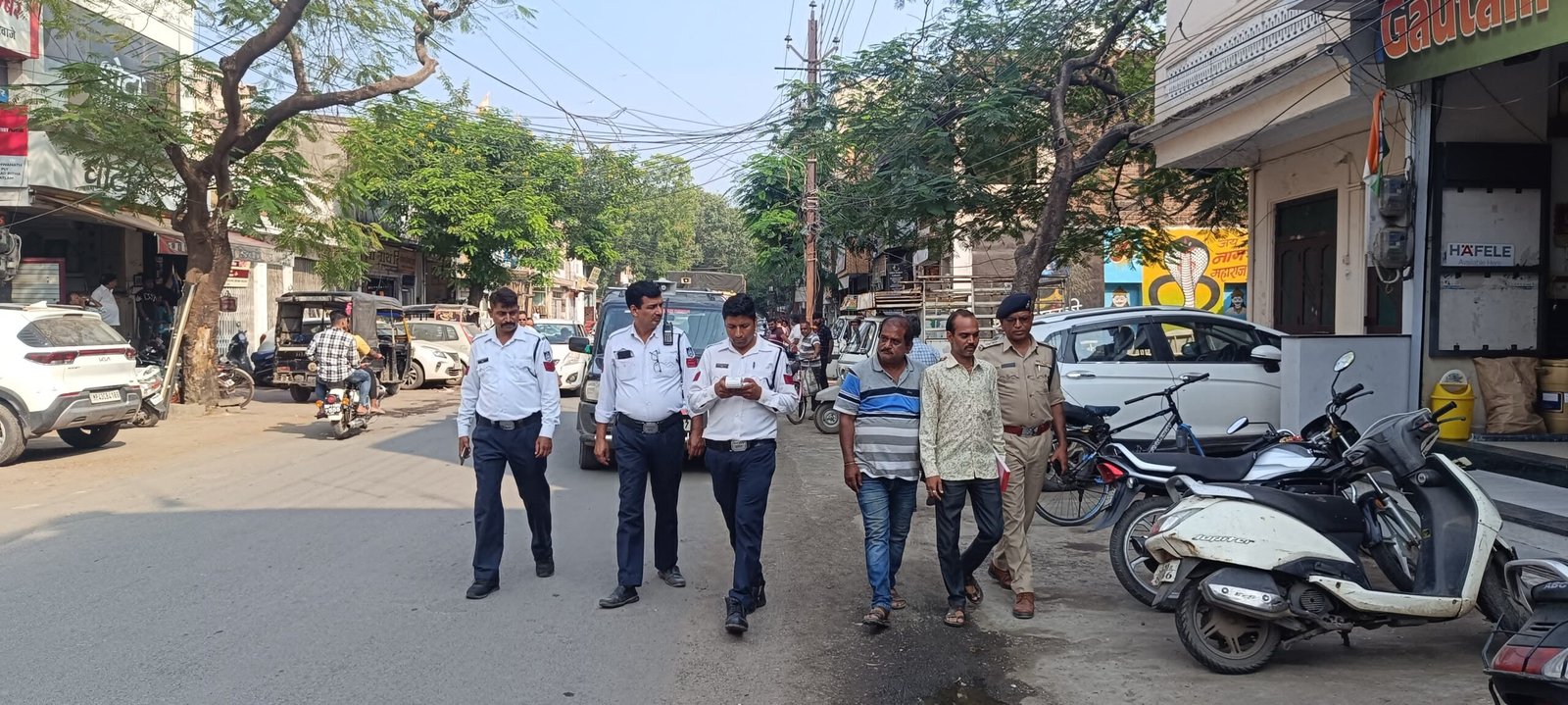 एक दिवस एक रोड अभियान के तहत आज चांदनी चौक से बाजना बस स्टेण्ड तक की यातायात व्यवस्था को किया दुरुस्त