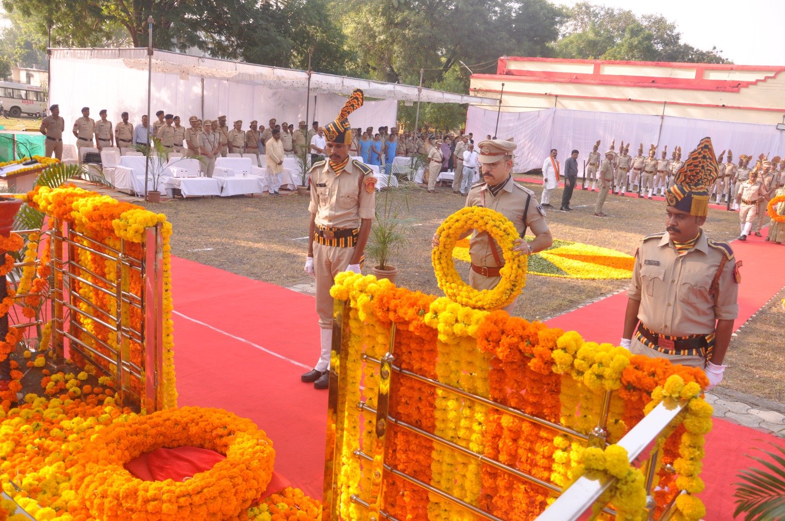 रतलाम *पुलिस स्मृति दिवस के अवसर पर पुलिस लाइन रतलाम में पुलिस स्मृति परेड का हुआ आयोजन*