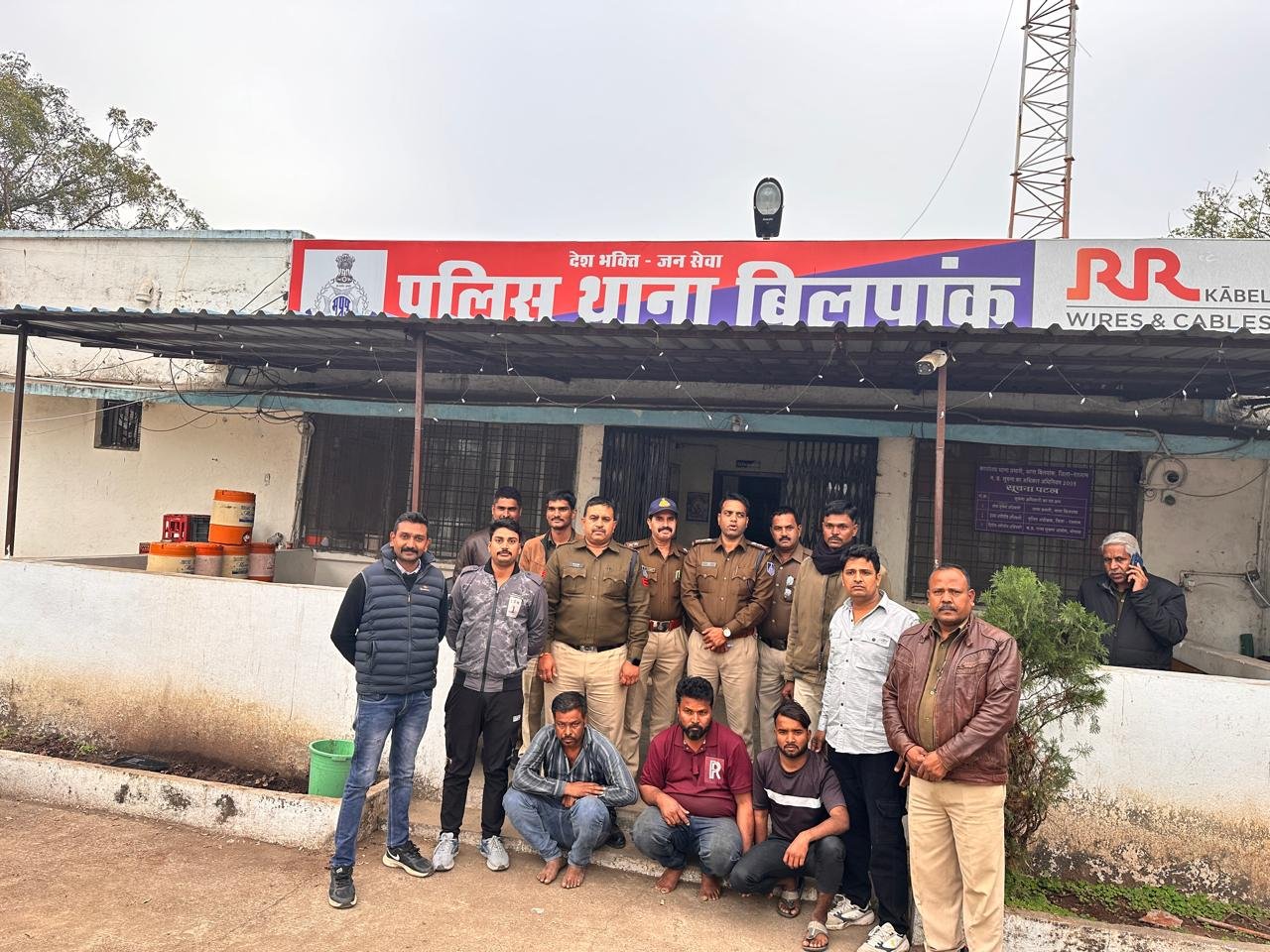 रतलाम जिले के बिलपांक पुलिस को मिली सफलता,  81 किलोग्राम डोडा चुरा छिलका एवं अल्टो कार क्रमांक जी.जे.12 सी.जी.4195 कुल किमती 02 लाख 50 हजार रूपये का जप्त किये